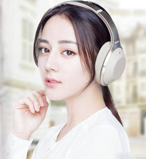 你喜欢迪丽热巴吗？是不是很美？你觉得谁的素颜比较好看呢？