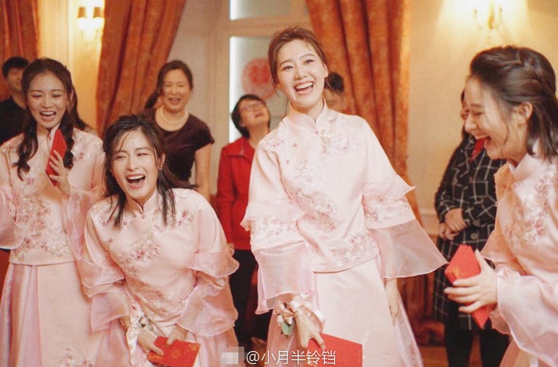 糖糖和伴娘团的合影更是养眼呢!
