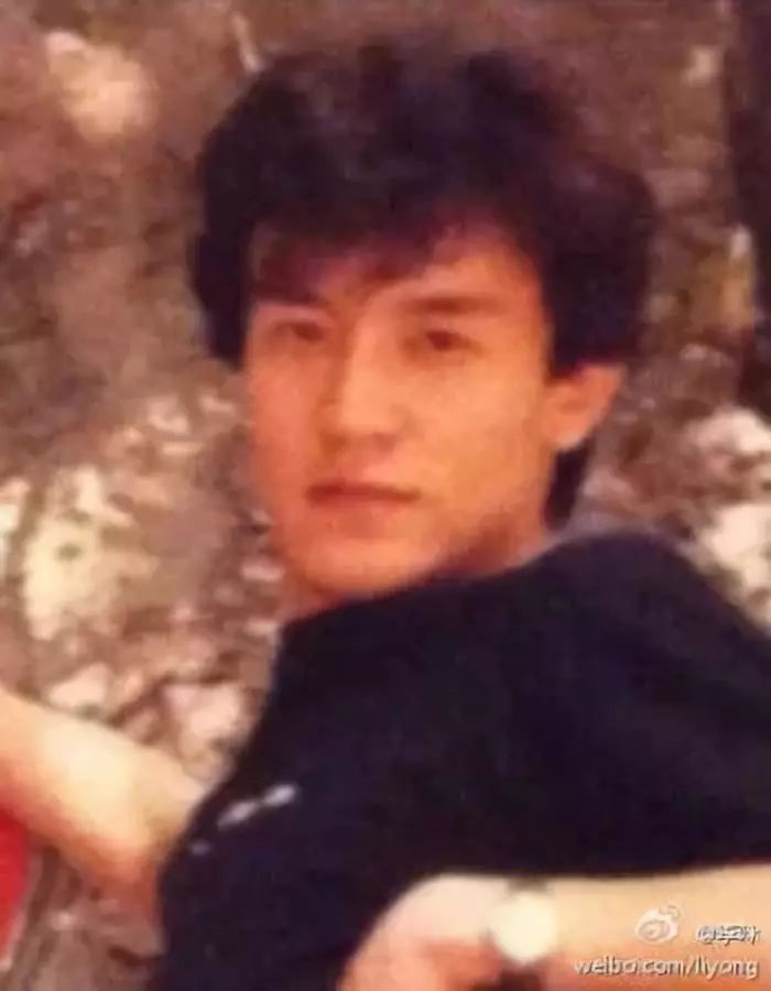 ▲年轻时候的李咏确实很帅，眉清目秀的，鼻梁又高又直，有点像费翔。