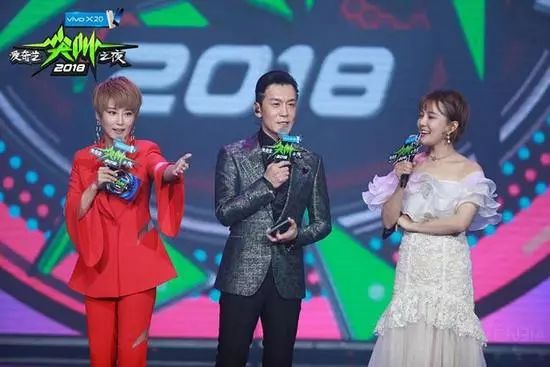 也许，这就是李咏的人生态度，直到最后一刻，也要有型、精致，姿态好看。