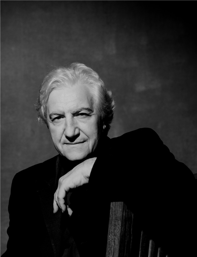 导演，舞美设计，服装设计：雅尼斯·科克斯