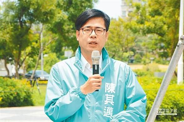 陈其迈竞选车吵醒小婴儿 小编竟傲慢答"不想听戴耳塞"