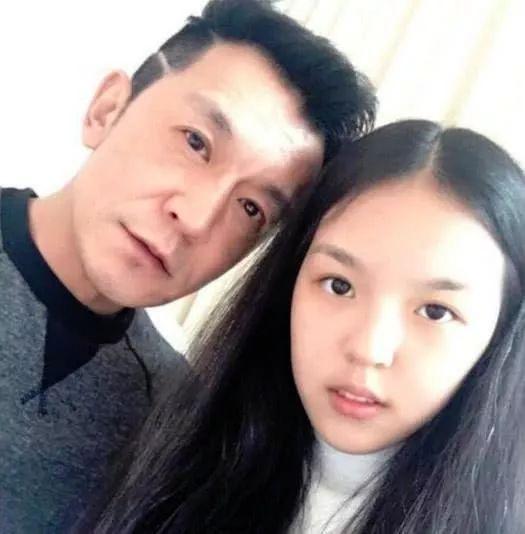 他甚至提前替女儿拟定了“招亲广告”：