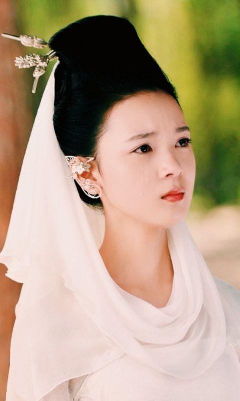 陈瑶在《青丘狐传说》中饰演花月一角,瑶妹脸上挂着泪珠的样子,楚楚