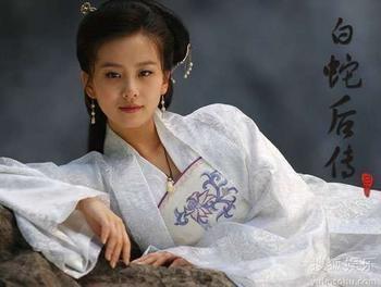 刘诗诗在《白蛇后传》里饰演的白素贞，这哪里是蛇妖的感觉，怎么看都是个仙女的样子。