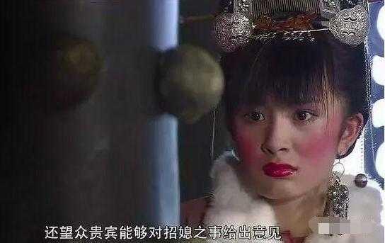 出演的一些小角色基本上对造型也没有什么发言权。这张她估计也想删的不得了。