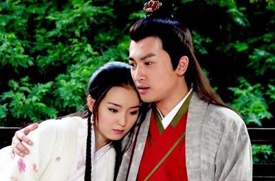 黄教主在这部剧里可是个心狠手辣的大坏蛋哦，但是还是好帅啊!