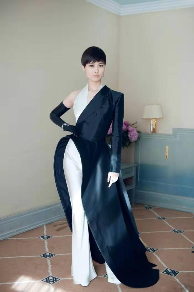 顺带去剧组串个门，在电影里出镜，经历不一样的百变人生。