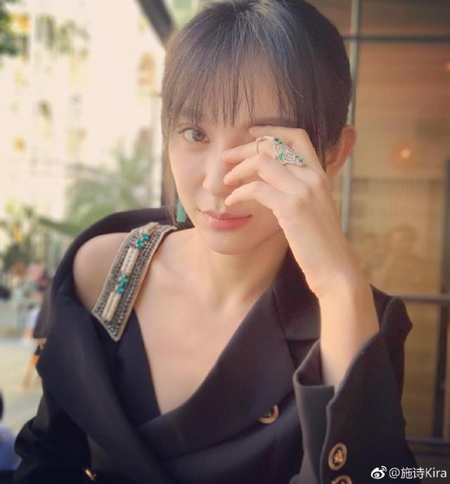 第一部：《大江大河》，施诗在该剧中饰演戴娇凤，是一个泼辣的女汉子。