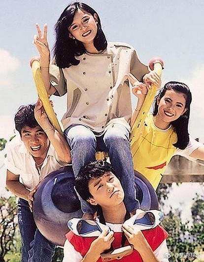 蓝洁瑛与周星驰等人合影