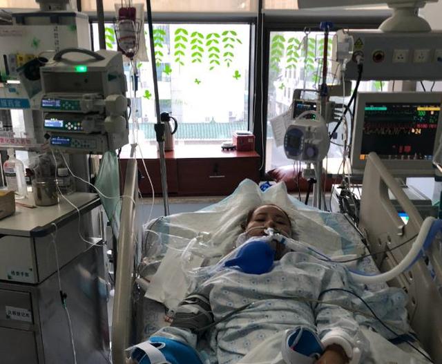 不少网友质疑此事的真伪性，而该女主播则耿直回应称：“撒谎死户口本。”