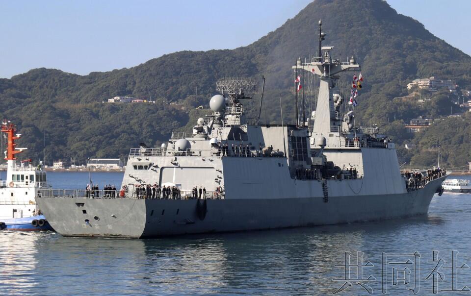 韩国军舰在国际观舰式“旭日旗”事件后首次停靠日本