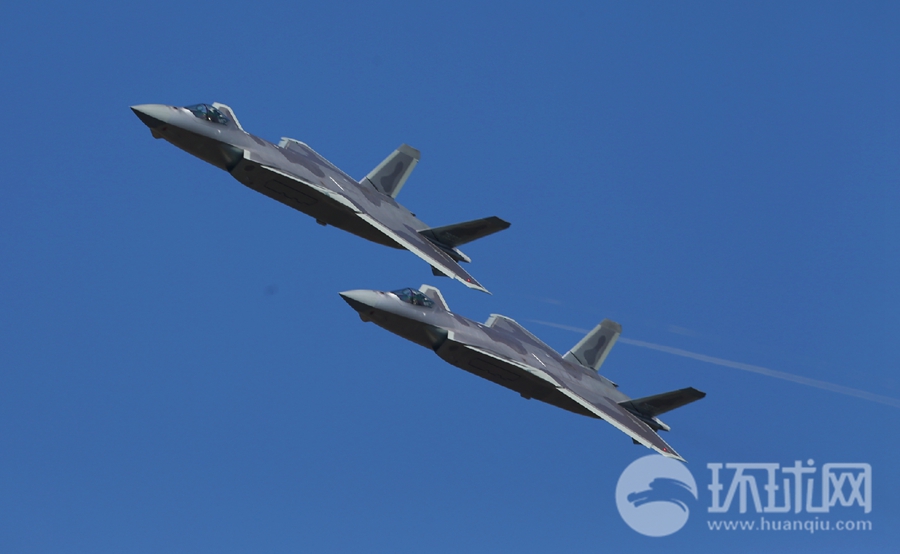 珠海航展快看歼20飞过来了