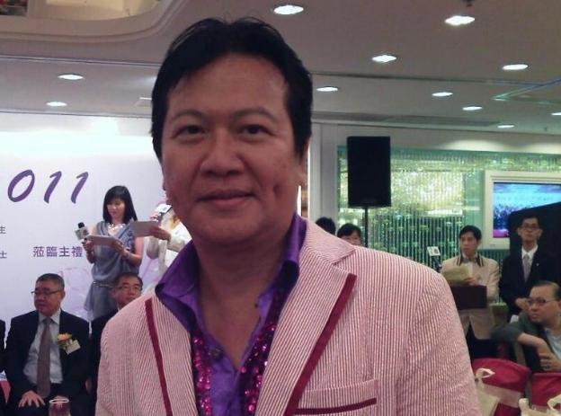 飞天蝙蝠柯镇恶扮演者江毅,在2013年的3月份