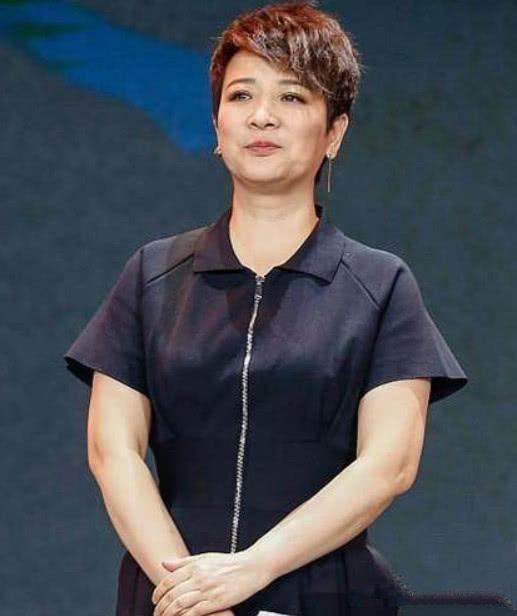 50岁陈小艺近照容颜显老认不出丈夫外貌一言难尽儿子已拍戏