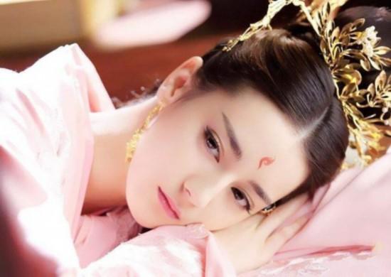 迪丽热巴是绝对的盛世美颜，白凤九是多少人心中的白月光。