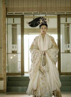 关晓彤的缝纫机发型更是奇葩中的翘楚。