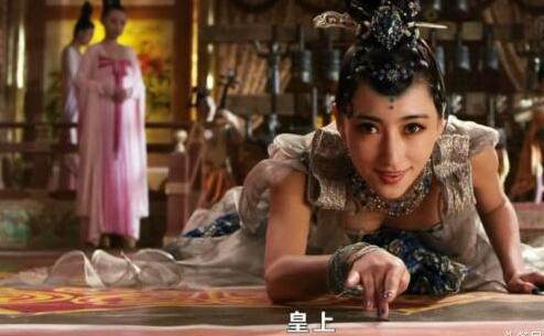 这个咋一看好像蜘蛛精，这造型，张丽华有这么丑吗？