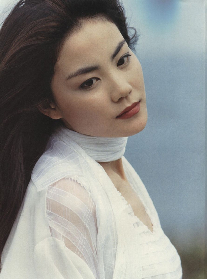 王菲旧照曝光一身白衣仙气飘飘弯眉秀目气质纯净