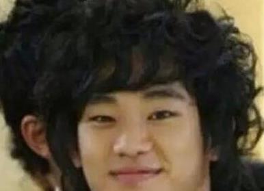 金秀贤的发量简直让人羡慕。