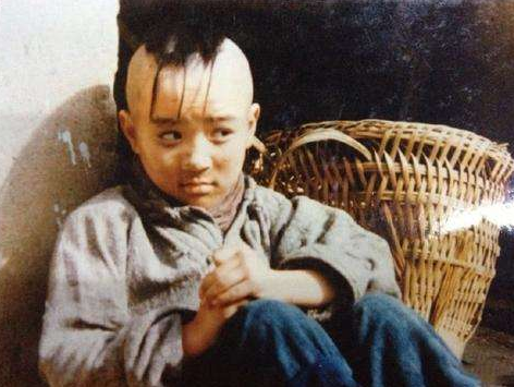 他是惹人怜的三毛长大后却一直不温不火如今31岁撞脸沈腾