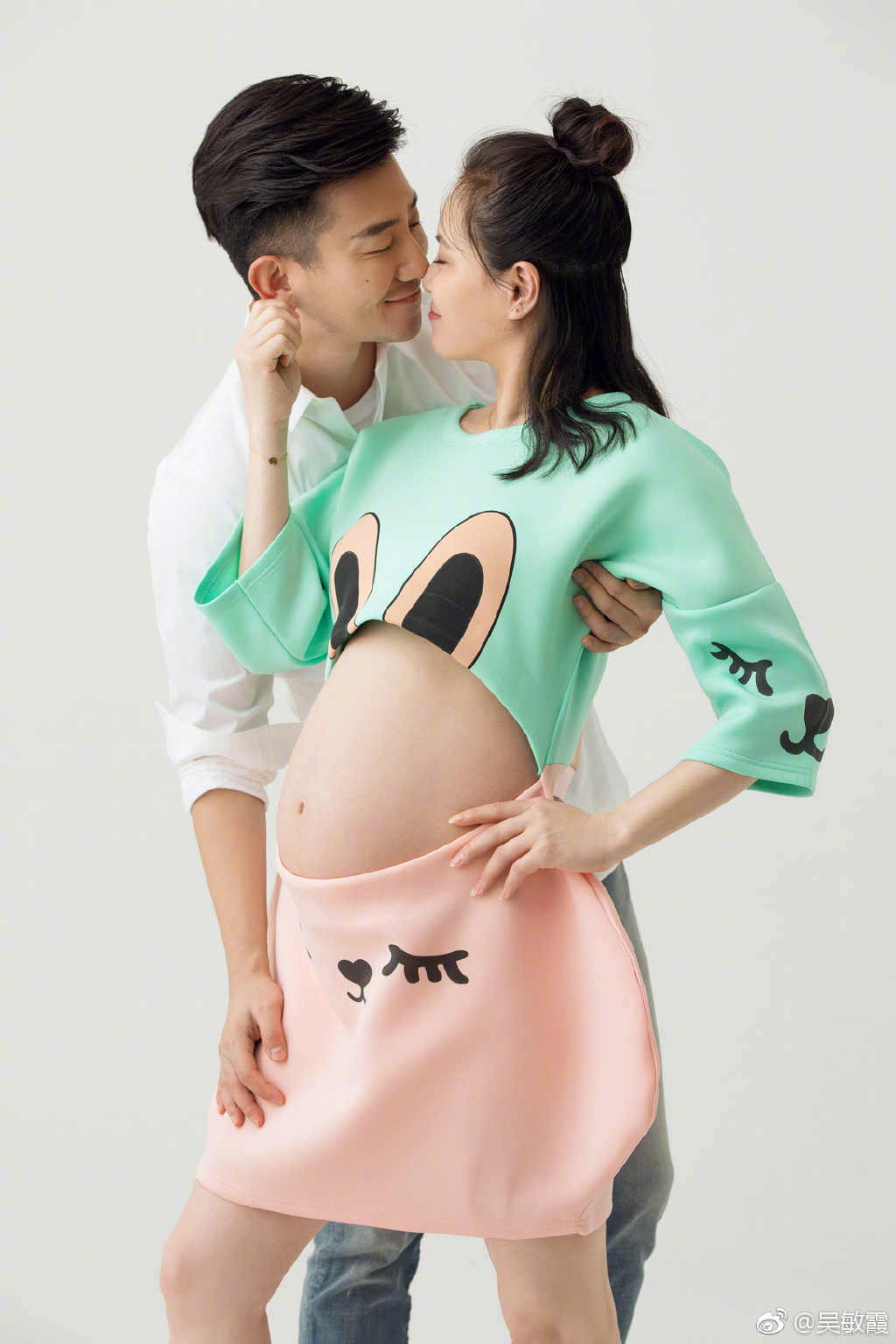 太甜了!吴敏霞晒另类全家福 女神孕照还是美