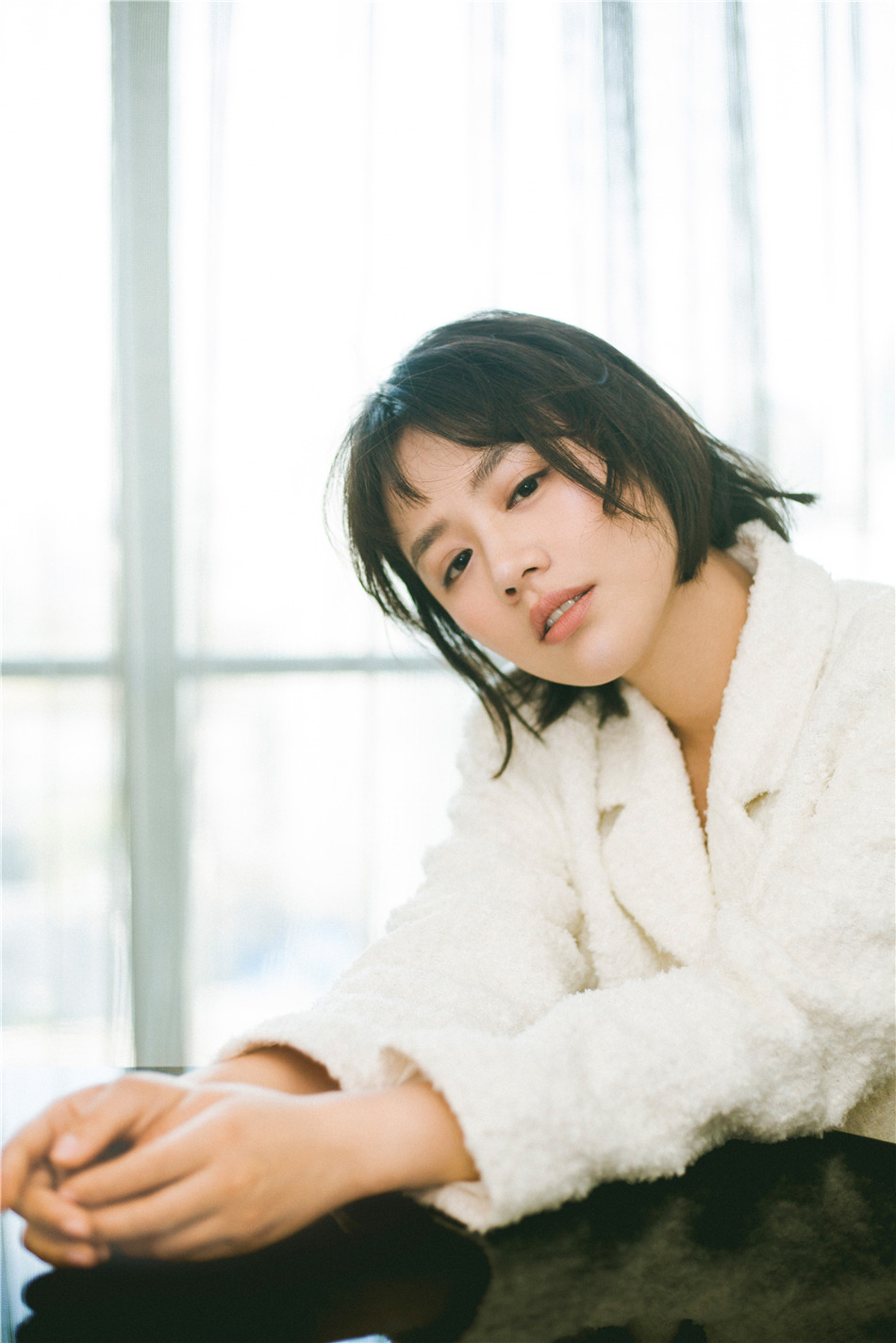 马思纯出席时尚活动演绎冬日温暖穿搭