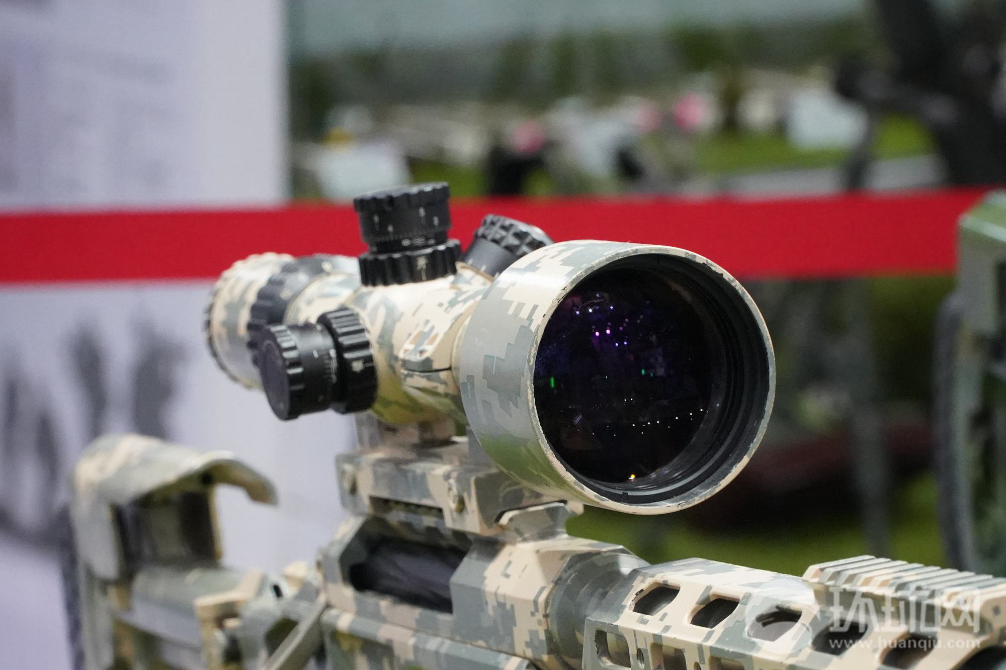 国产8.6毫米口径高精大狙亮相 造型相当时髦