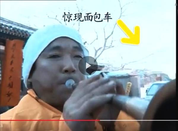 4、打仗期间手榴弹都扔到自家地盘上了，估计鬼子在那儿嘚瑟吧。