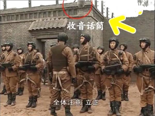 8、日军特种兵比武时，其中一人死了两个鬼子拖走时竟抬起了头，兄弟你玩诈尸么？