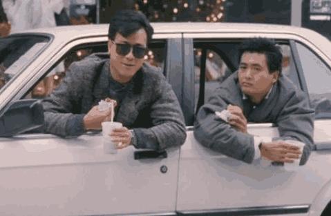 对于李修贤，曾经的香港大哥，现身街头吸烟的事情你们怎么看呢？欢迎留言