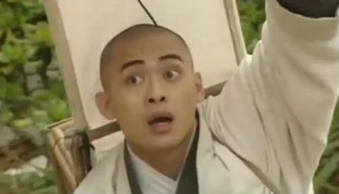 2015年11月11日，樊少皇在微博晒出和贾晓晨的结婚照轰动娱乐圈，2016年1月两人低调登记成婚。