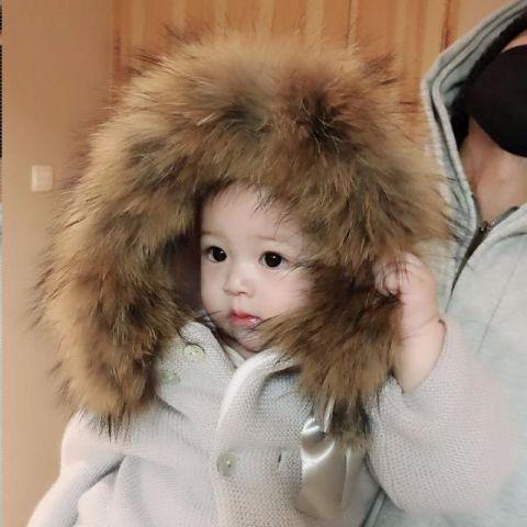 网友纷纷表示：怎么漂亮的小宝贝，随了母亲，基因太强大了！