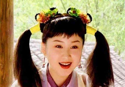 曲非烟，光听字面意思就很美，万千暮雪向只影，生欢离苦曲非烟。