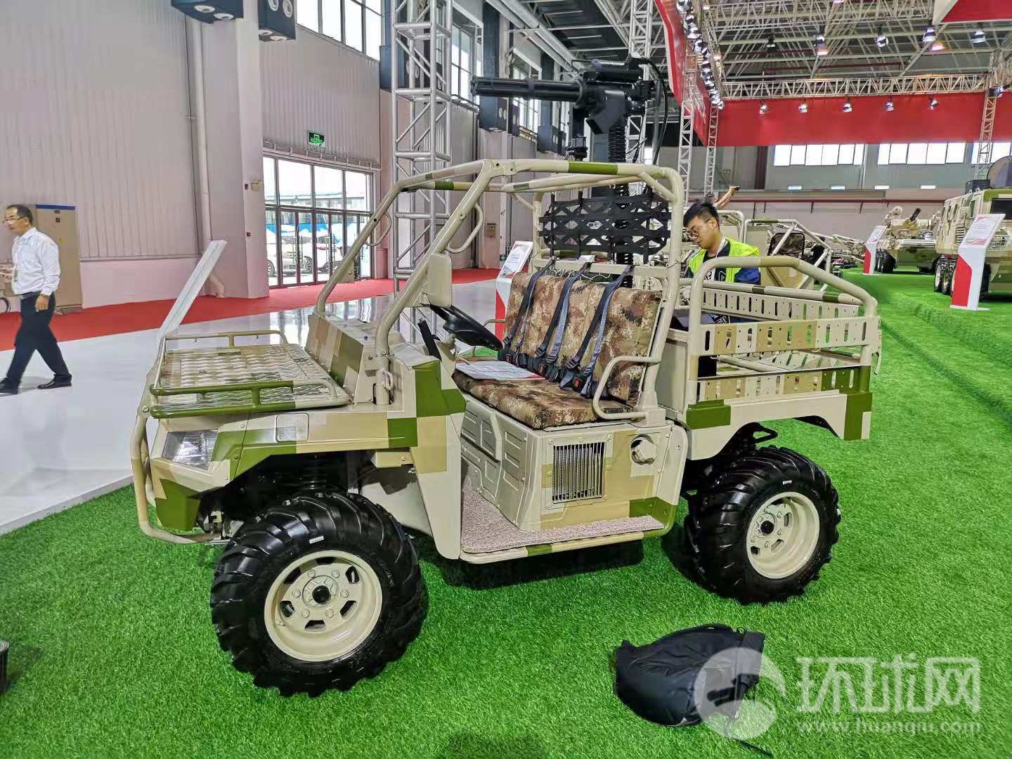 这是装备7.62毫米转管机枪的山猫cs-vp11型4x4全地形车.
