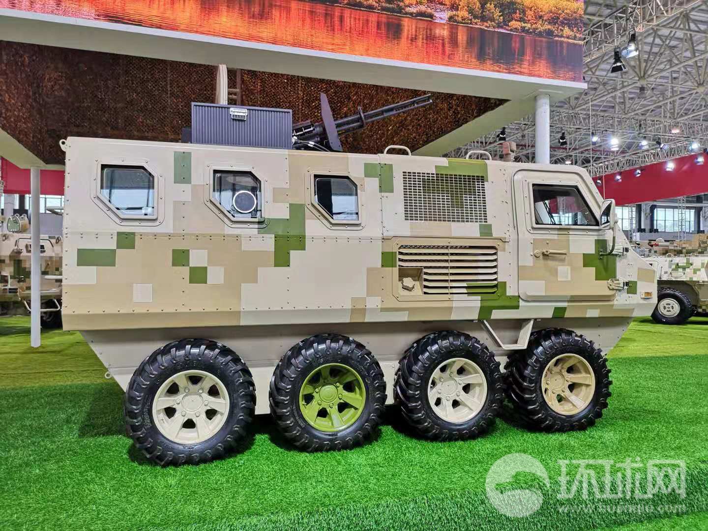 山猫cs-vp4型8x8全地形车载12.7毫米转管机枪