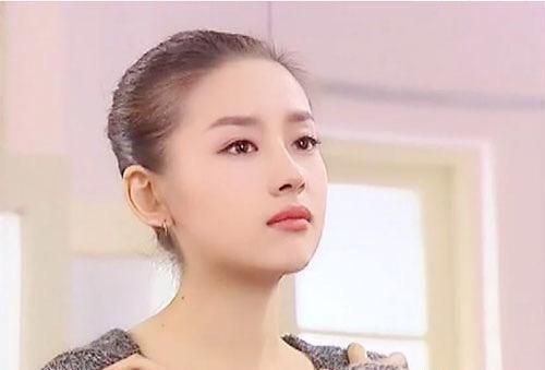 这样的一个眼神，大概能激起所有人的保护欲吧~