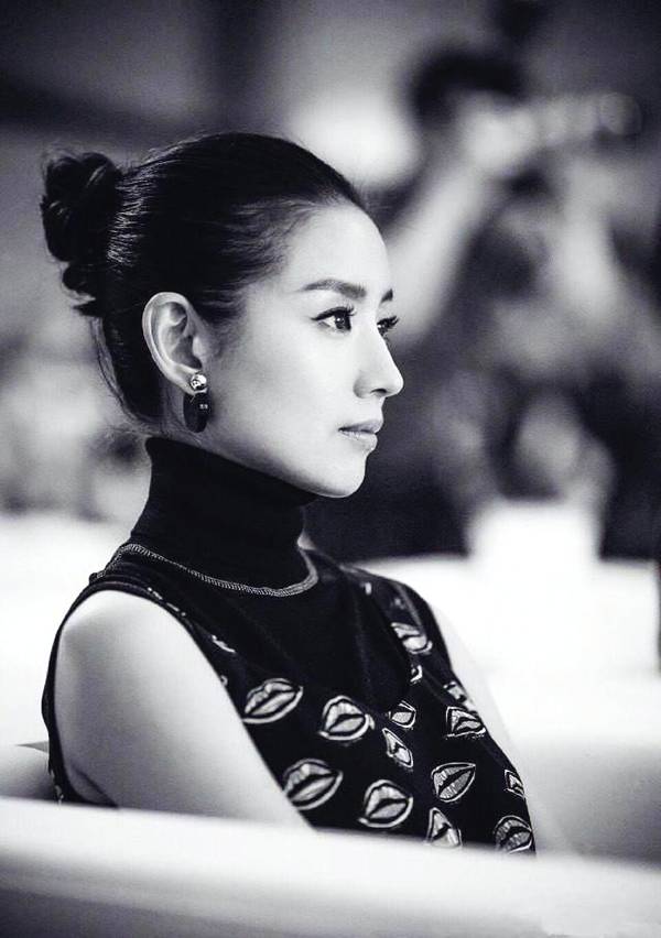 董洁身上有种不沾染世俗的模样，让人感觉实在与众不同，那这样的董洁你们喜欢吗？