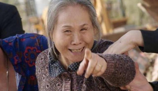 同演《战狼2》配角,苇青片约不断,而她有演技却无戏可拍!