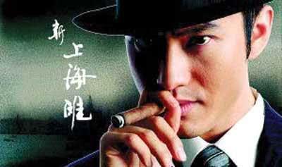 孙俪版的冯程程，感觉较赵雅芝少了点妩媚的气质，却多了点文静可爱。