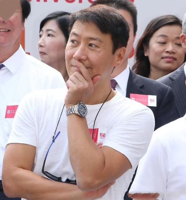 51岁黎明近照,一胖毁所有容颜大变,这模样和之前差距太大!