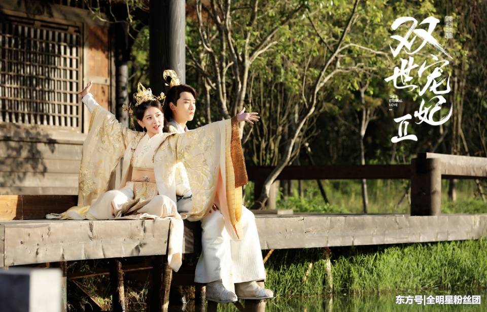 安悦溪与郑业成主演穿越网剧《颤抖吧！阿部》，饰演意外坠落地球的外星少女阿部，更是圈粉无数。