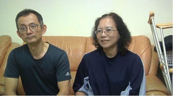 台湾男艺人不顾父母反对 陪伴独脚妻子24年 助其登上国际舞台