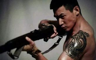 看到孙越这个纹身着实是吓了一跳啊,这个是图腾吗?