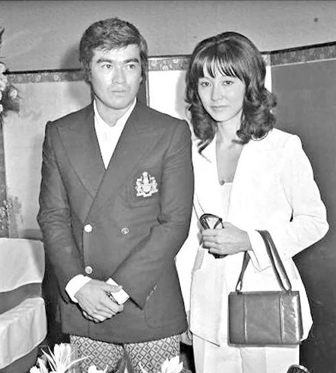 翻个墙~千叶真一的大儿子新田真剑佑真是太会长了，完美遗传了父亲的好基因，颜值超高。