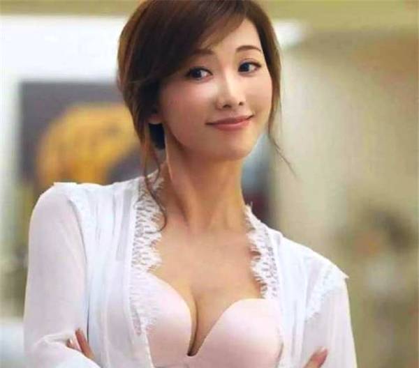 你有没有好奇过，林志玲号称“台湾第一名模”，身材棒颜值又高，为什么没有被邀请过参加维密秀呢？