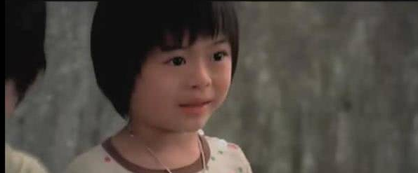 能文能武的樊少皇很快成为片场小红人，周润发更是抱着他长大。