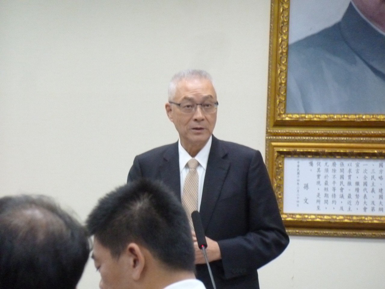 吴敦义 蔡英文别吹牛 我干一年顶她三年