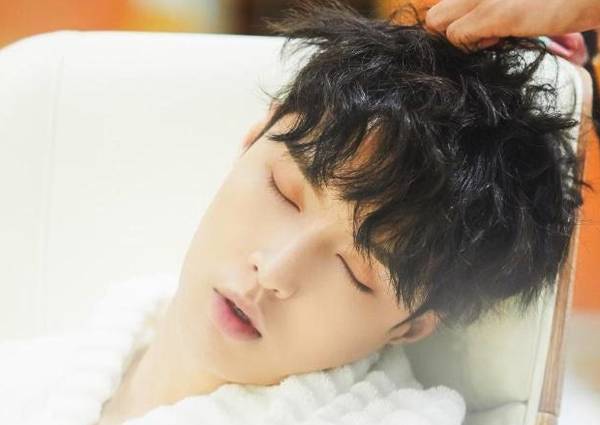 明星睡觉的样子,和你想象中的有点不一样