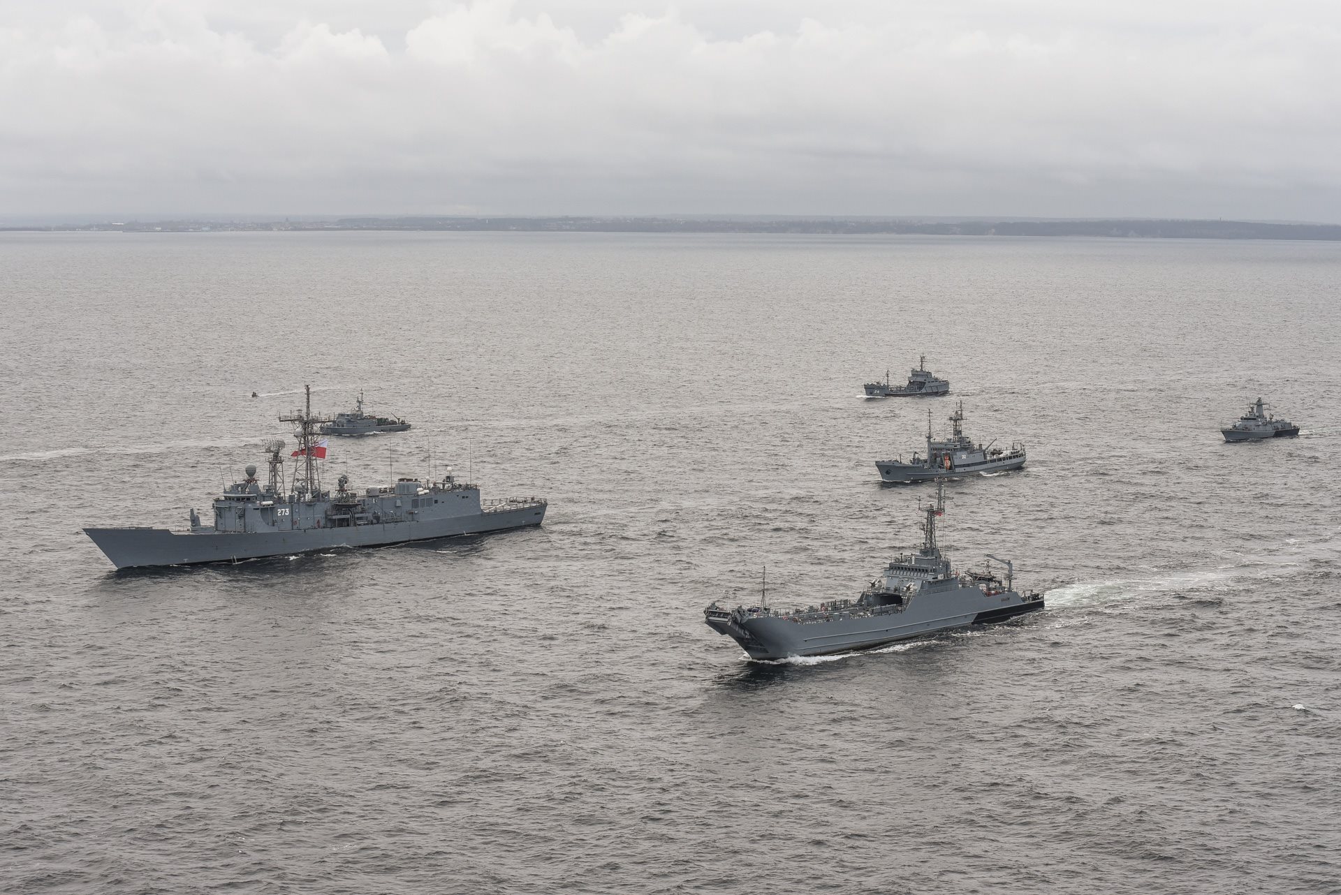 21 波兰海军紧贴俄罗斯飞地海岸举行庞大海军军演